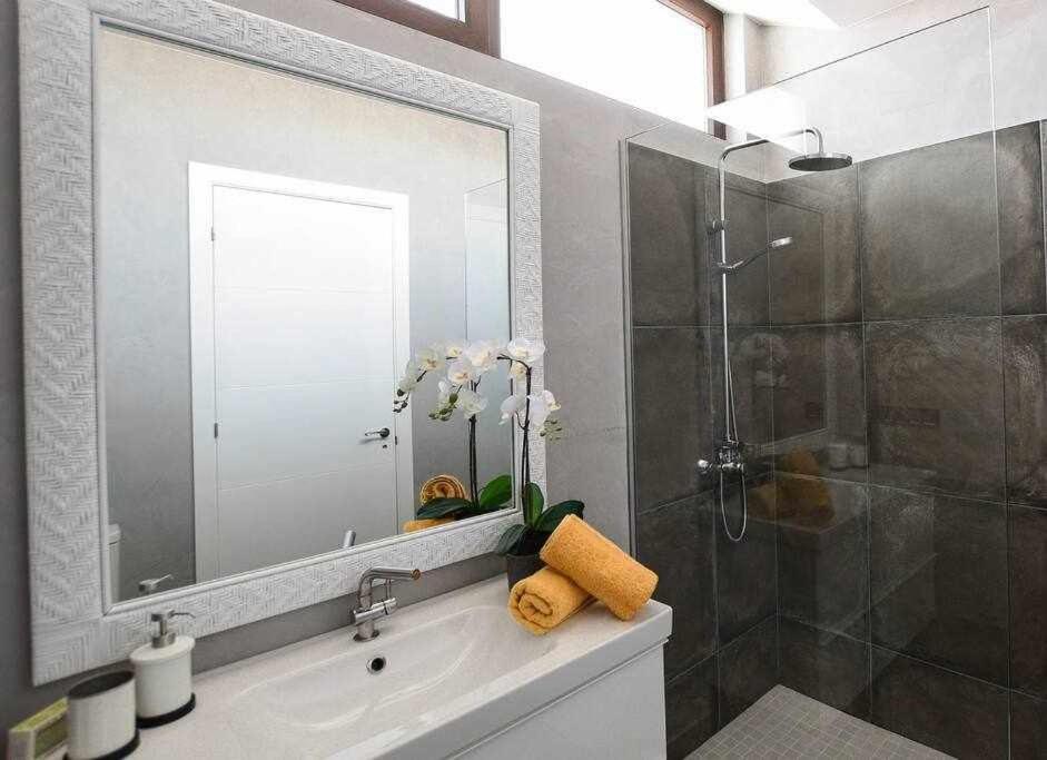 Villa Ponzos Chalet Independiente Y Privado Трикивихате Экстерьер фото